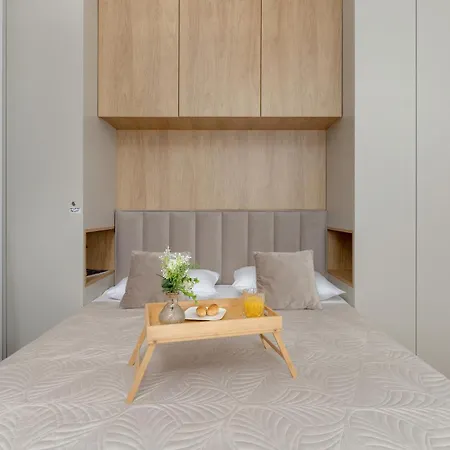 Bright Beige With Furnished Balcony And Parking In By Renters Apartment *
