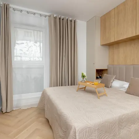 Apartment Bright Beige With Furnished Balcony And Parking In By Renters *